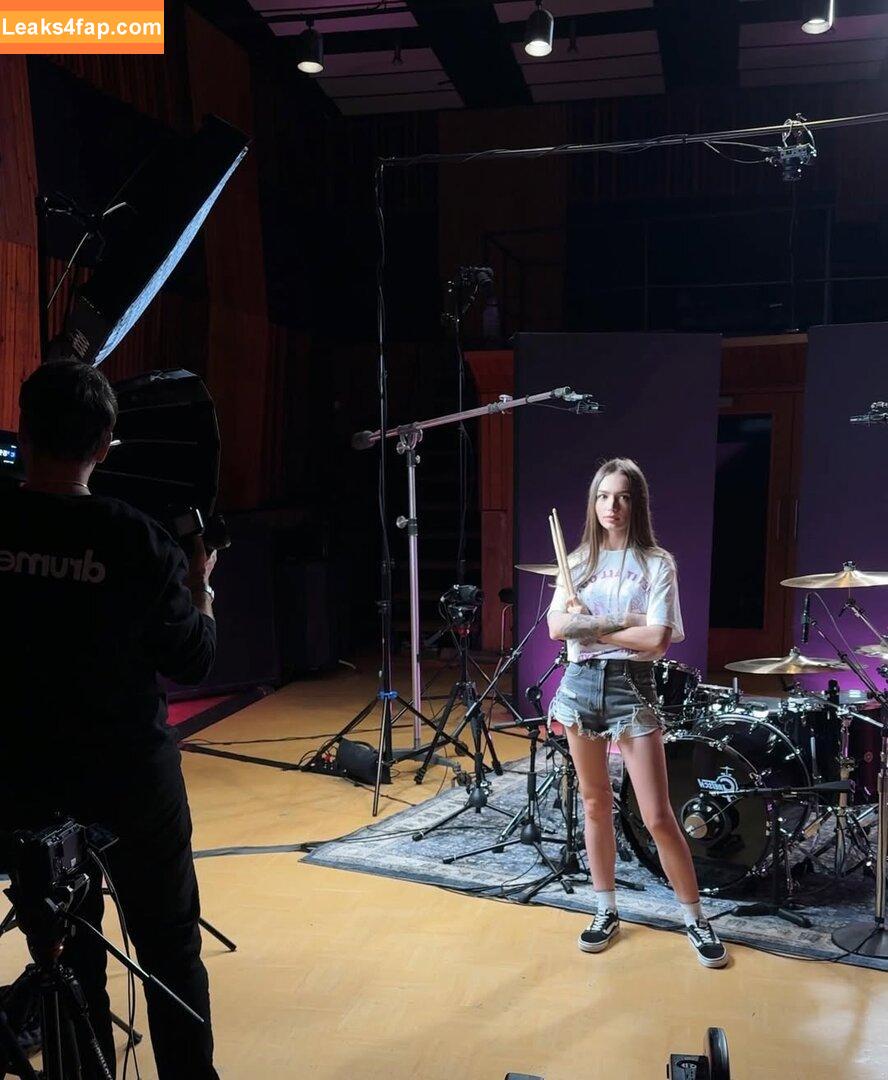 Kristina Rybalchenko / Kriss Drummer / kriss_drummer / user слитое фото фото #0180