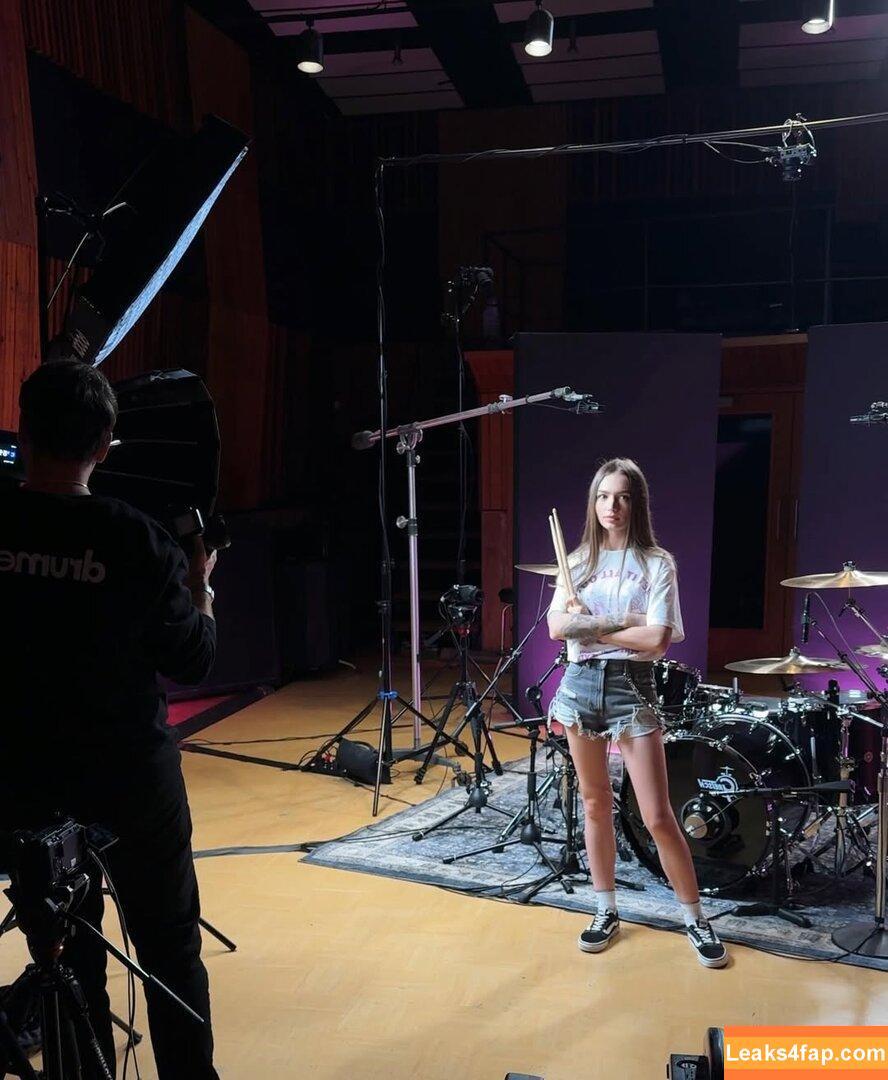 Kristina Rybalchenko / Kriss Drummer / kriss_drummer / user слитое фото фото #0181