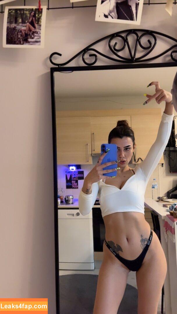 Kübra Miranda Çamlıbel / mirandaorlayn слитое фото фото #0100