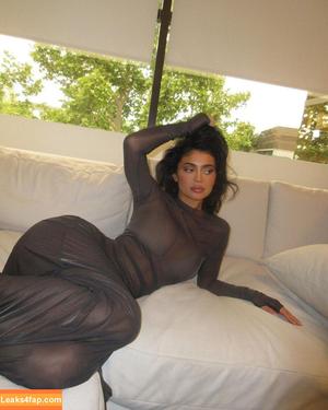 Kylie Jenner photo #3872