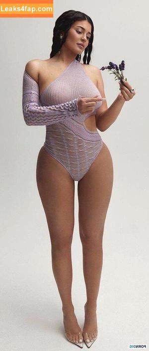 Kylie Jenner фото #3881