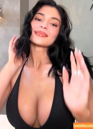 Kylie Jenner photo #4023