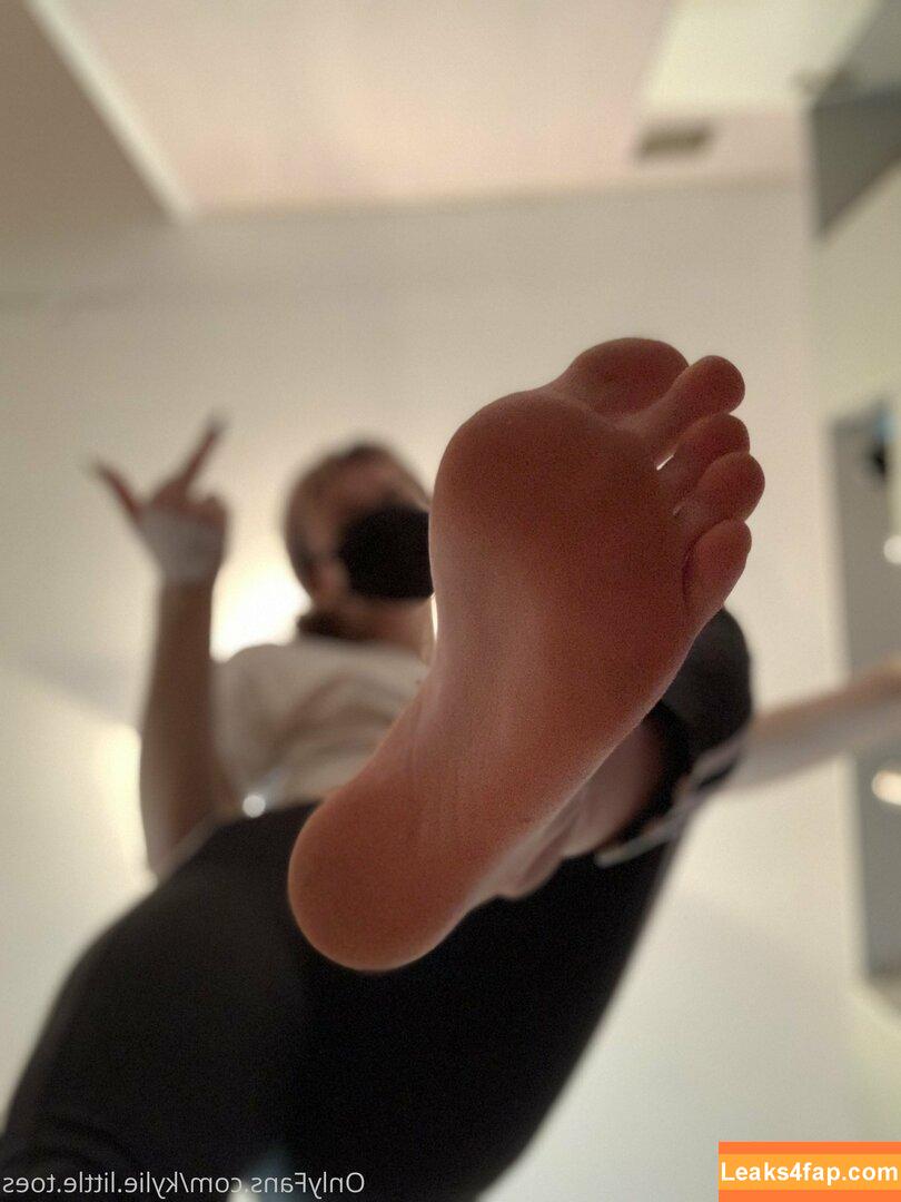 kylie.little.toes /  leaked photo photo #0016