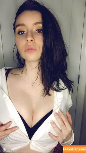 KylieeOW photo #0045