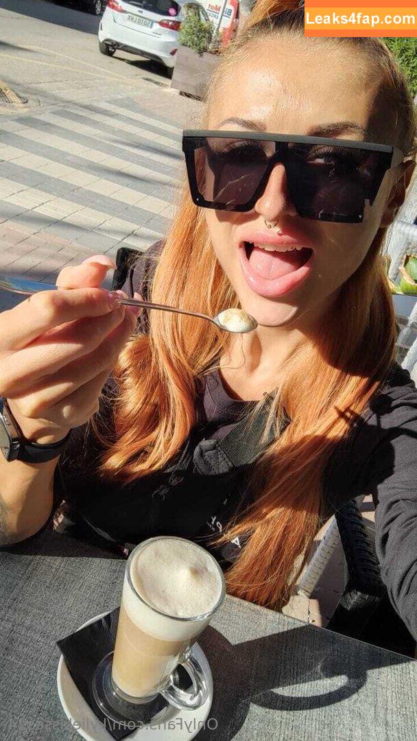 kyliekisses24 /  leaked photo photo #0007