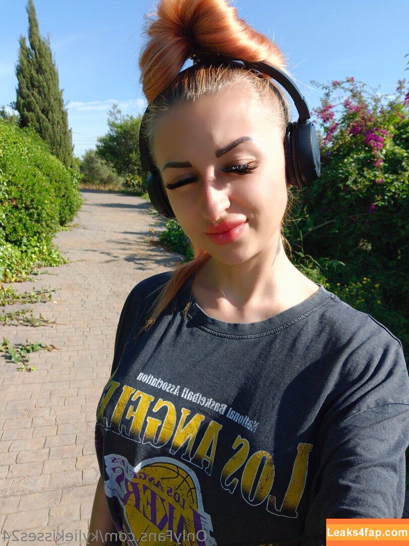 kyliekisses24 /  leaked photo photo #0018