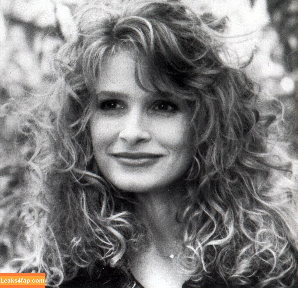 Kyra Sedgwick / kyrasedgwickofficial leaked photo photo #0029