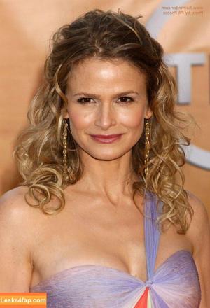 Kyra Sedgwick photo #0033