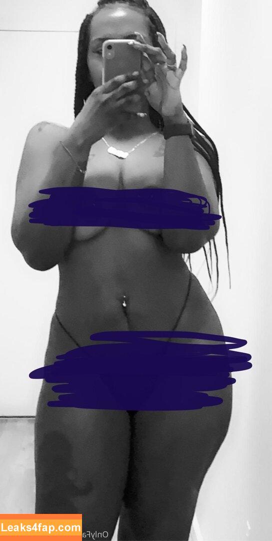 kyrachanelxo / kkbollingxoxo leaked photo photo #0020