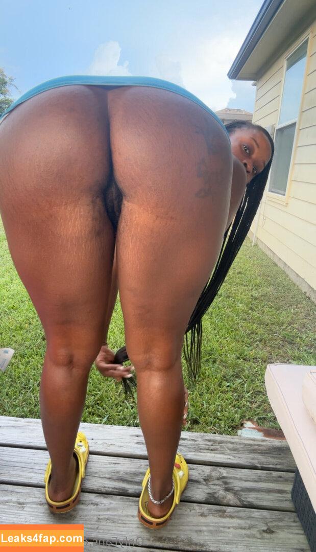 l0yaltriinii / iaml0yal_trini leaked photo photo #0031
