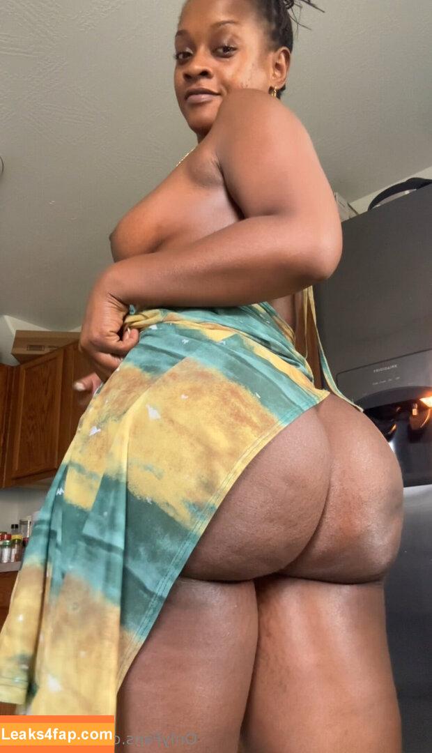 l0yaltriinii / iaml0yal_trini leaked photo photo #0034