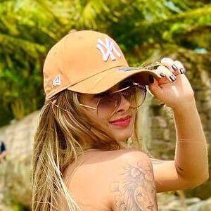 Laari_feet photo #0020