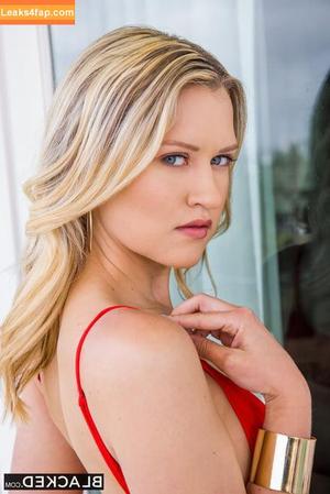 Lacey Lenix photo #0007