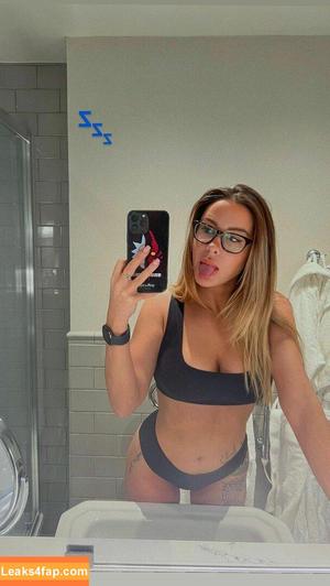 Lacey Montgomery photo #0121