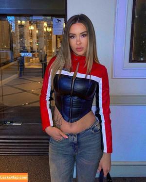 Lacey Montgomery photo #0160