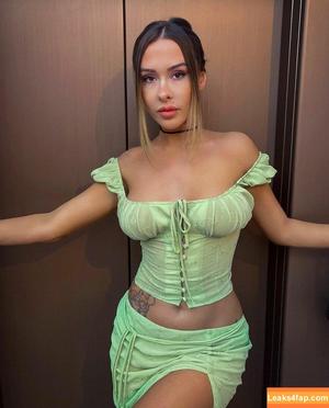 Lacey Montgomery photo #0179