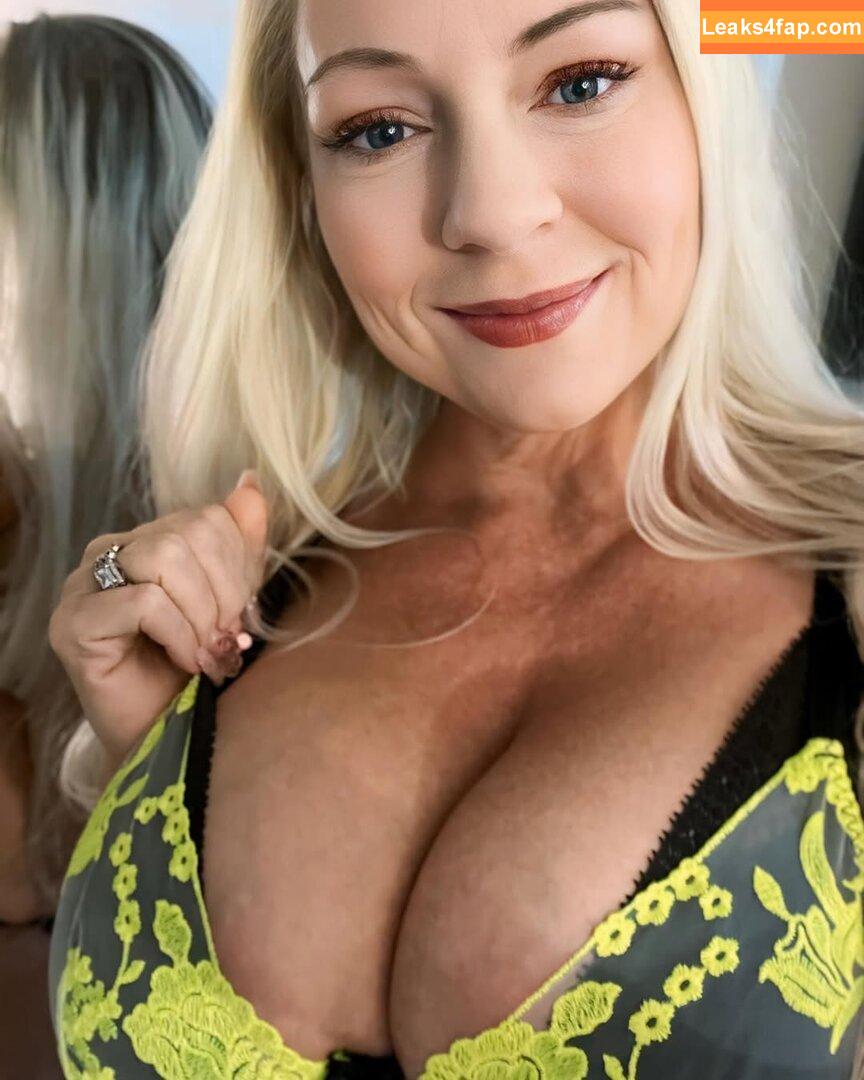LactatingMILFBritney / britneyathome / britneyathomex / https: слитое фото фото #0002