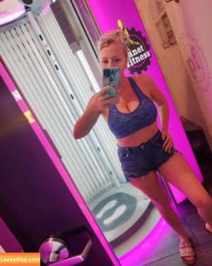 LactatingMILFBritney фото #0007