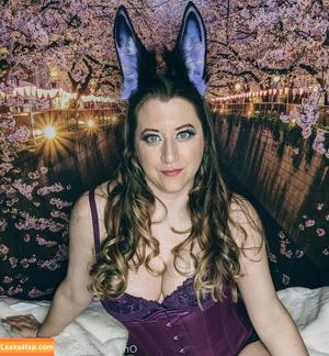 Lady Kitsune photo #0002