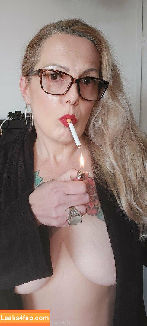 lady.smoker.queen / iamladysmoker leaked photo photo #0049