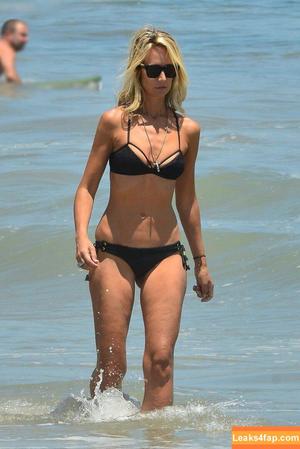 Lady Victoria Hervey photo #0406