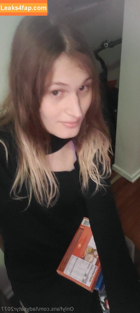 ladysatyr2077 /  leaked photo photo #0017