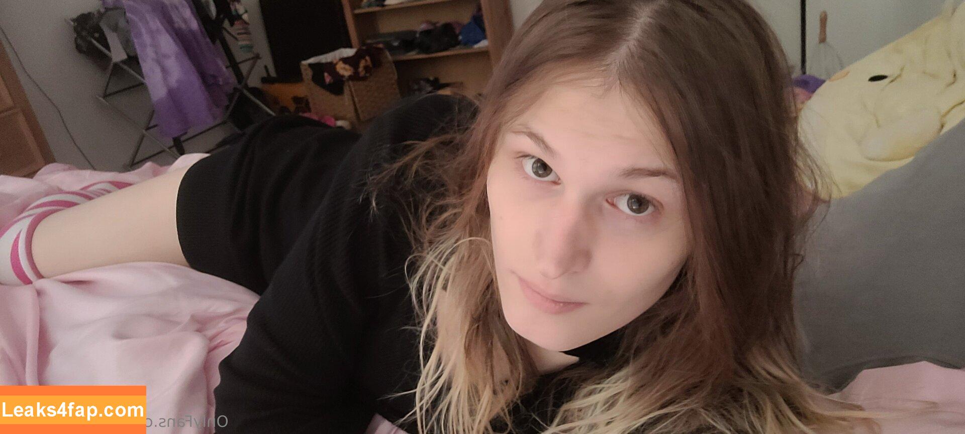 ladysatyr2077 /  leaked photo photo #0020