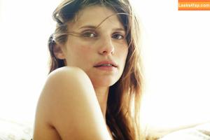 Lake Bell photo #0111