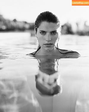 Lake Bell photo #0217