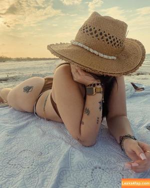 Laken Shade photo #0006