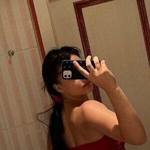 Lara Bttn photo #0026