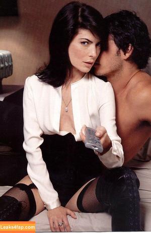 Lara Flynn Boyle photo #0003