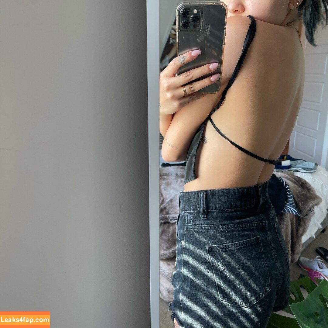 Lara Fraser / The Daily Dropout / larafraser leaked photo photo #0042