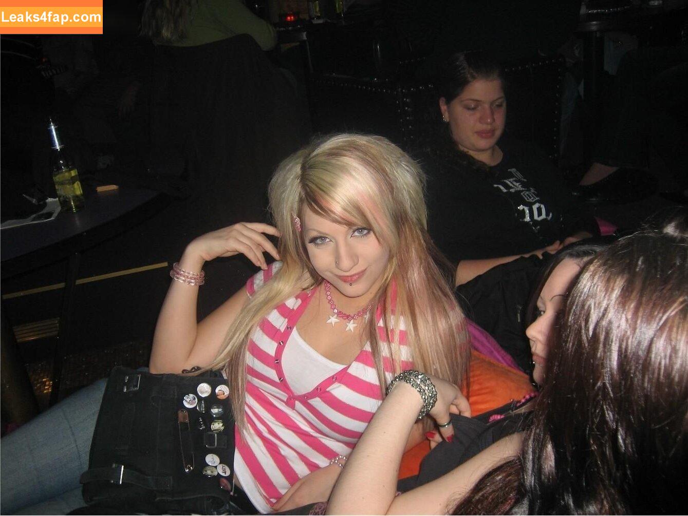 Lara Loft / Lara_Loft / laraloft / sarahtoninx9_ leaked photo photo #0261