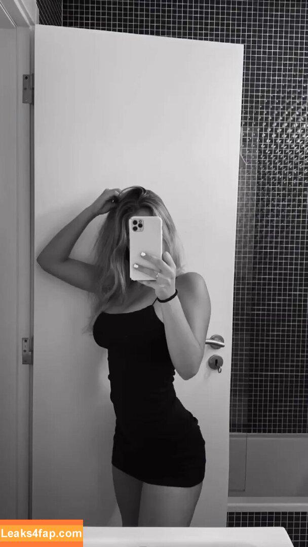 _.lara.sofia /  leaked photo photo #0009