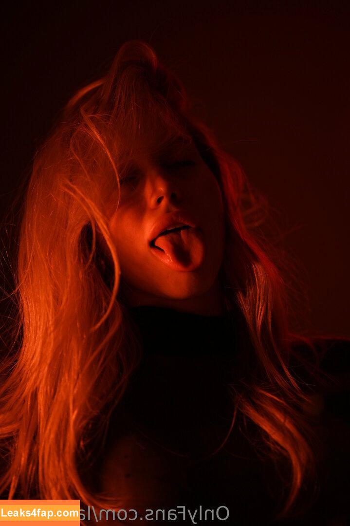 larafrosty / lara_fr666 leaked photo photo #0024
