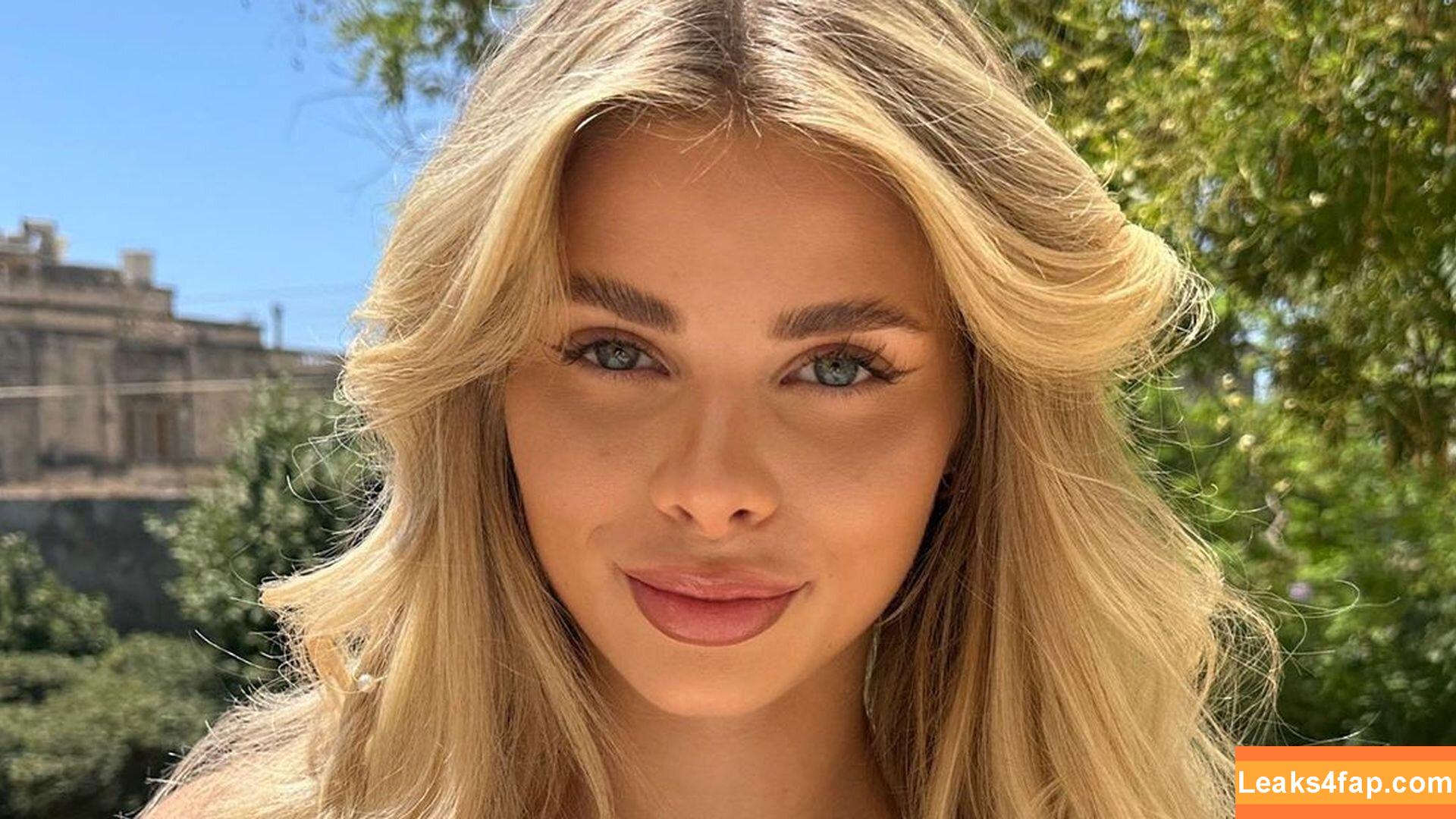 Larissa Neumann / tigerlariz leaked photo photo #0359