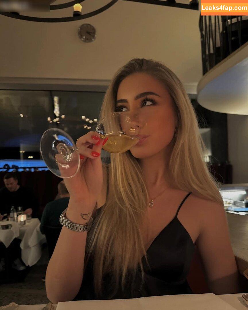 Larissa Oberste /  leaked photo photo #0058