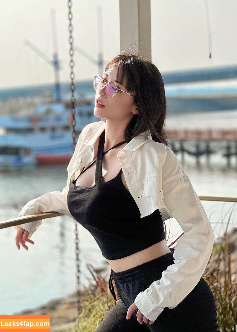 Larissa Rochefort / larissarochefort / larochefort11 leaked photo photo #0121