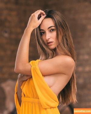 Larissa Schmiederer photo #0009