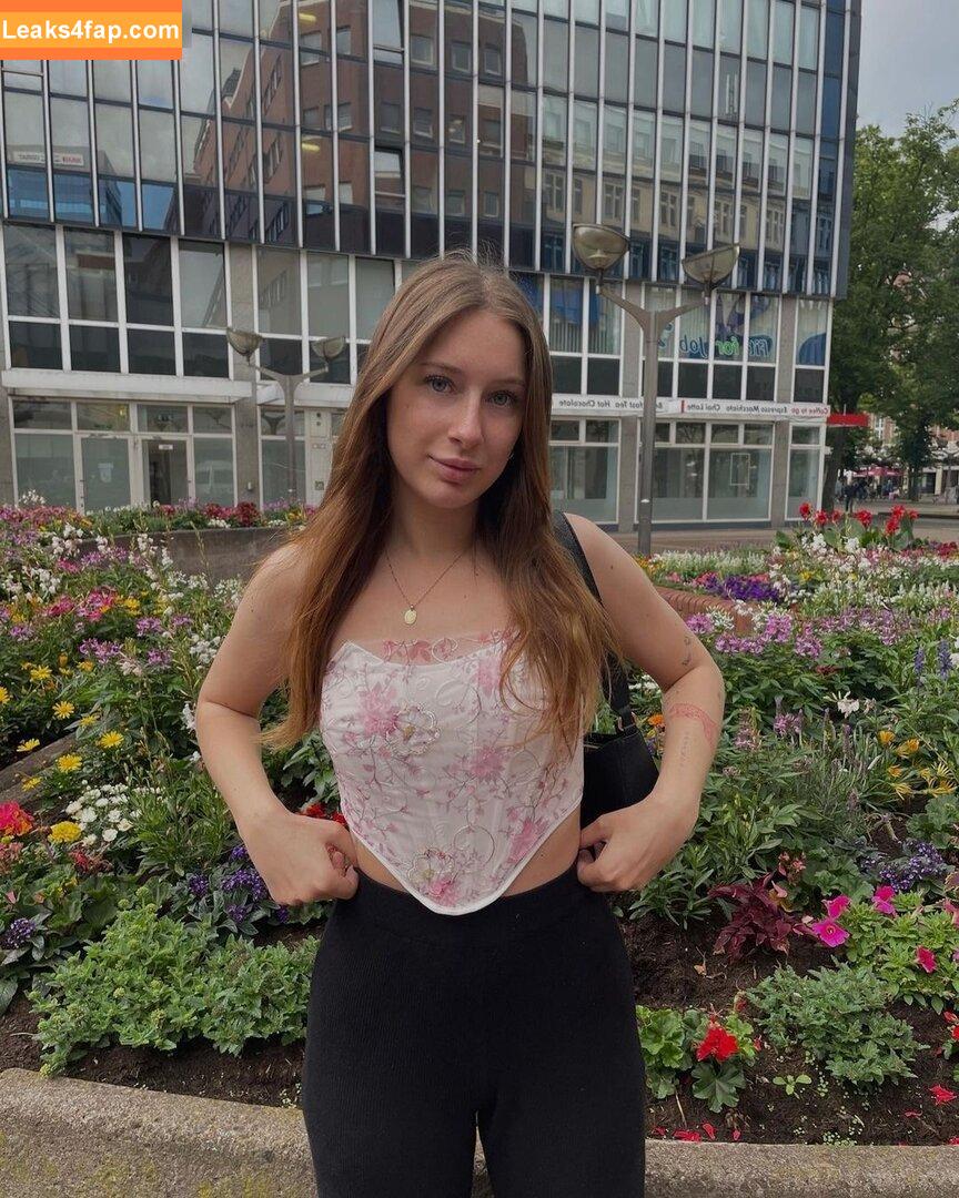 Larissaxra leaked photo photo #0053