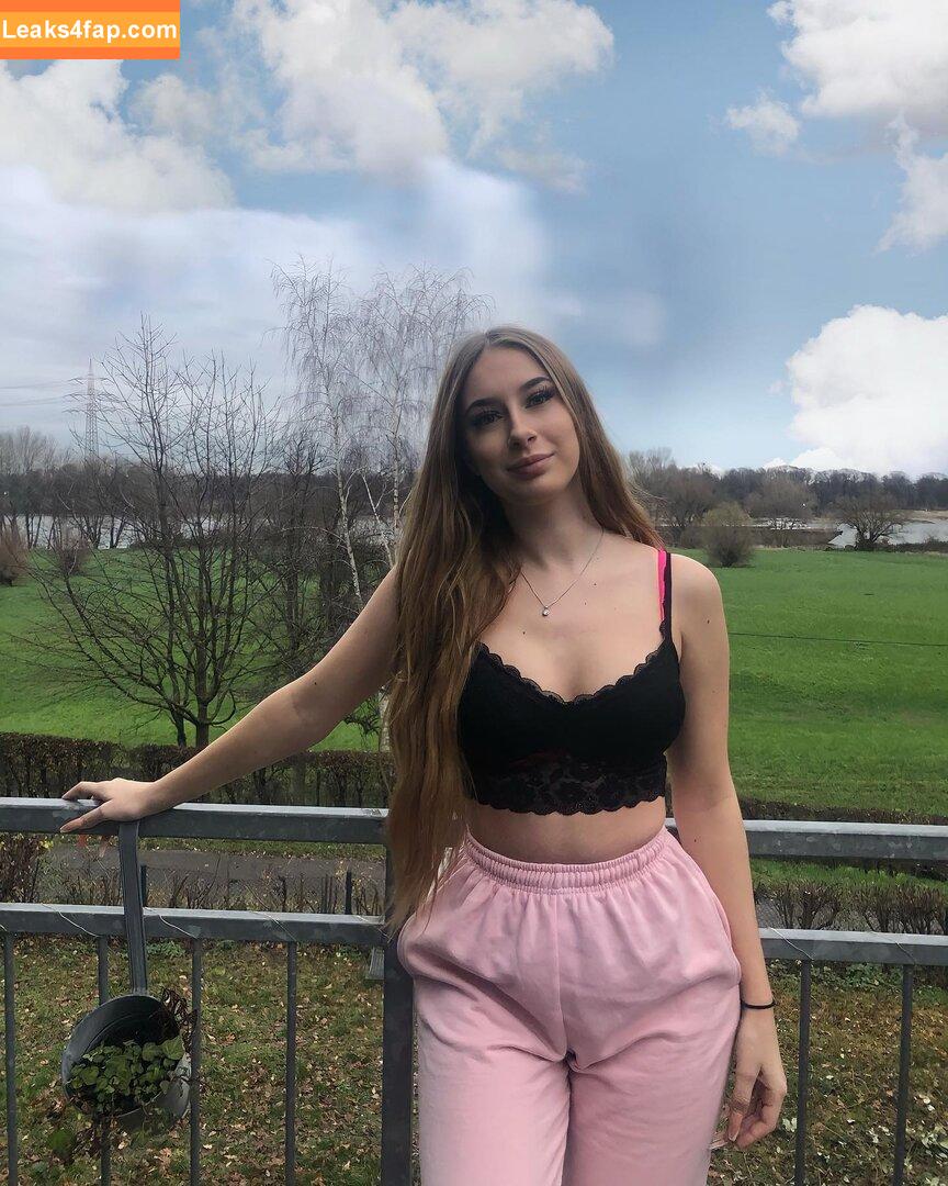 Larissaxra leaked photo photo #0071