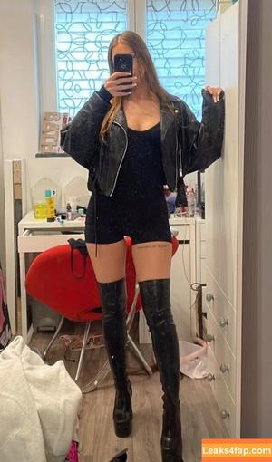 Larissaxra photo #0001