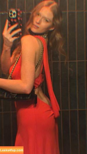 Larsen Thompson photo #0833