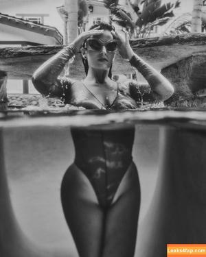 Lasirena69 photo #0326