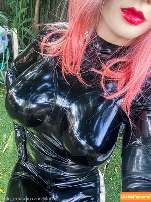 latex_alina photo #0012