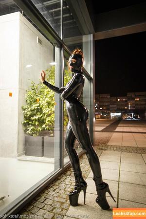 latex_fox photo #0016