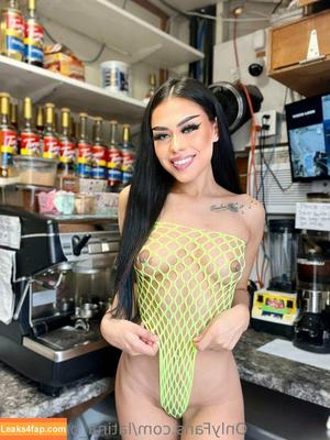 Latina_barista.xo photo #0006