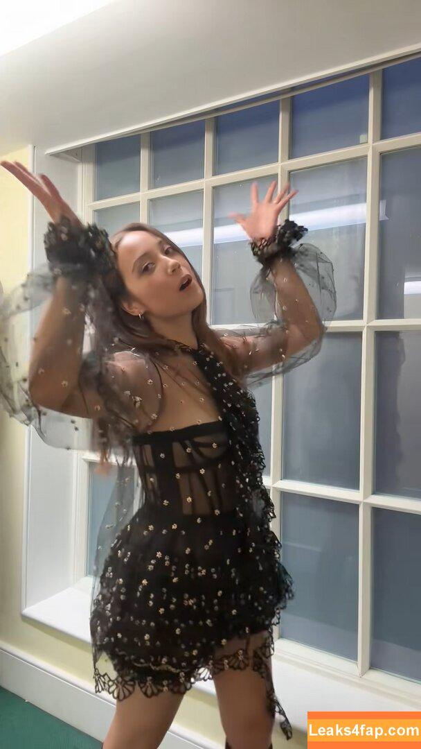 Laufey Lin / laufey leaked photo photo #0378