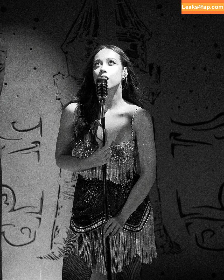 Laufey Lin / laufey leaked photo photo #0388